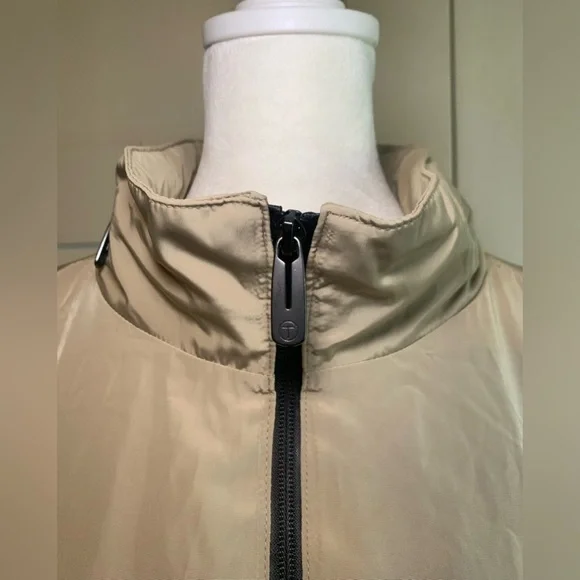 Tumi Men’s Rain Jacket Size XL Beige Color
